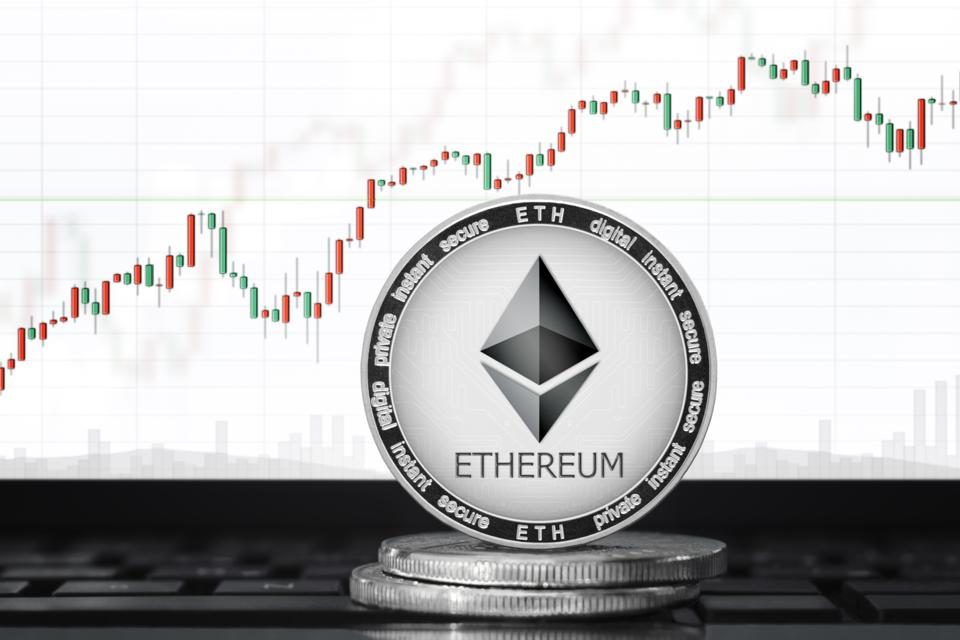 Bất chấp sự biến động giá của ETH, Cá voi Ethereum vẫn tiếp tục hold mạnh mẽ