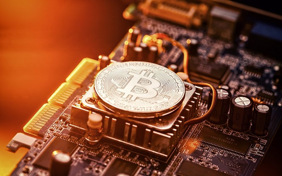 Độ khó khai thác bitcoin giảm 16% do hashrate suy yếu