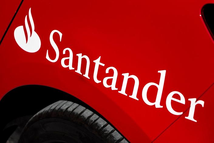 Sau Barclays, Santander chặn các khoản thanh toán với Binance