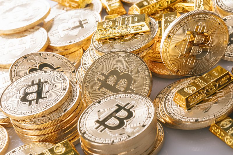 Bitcoin đạt 45.000 USD, cá voi không có dấu hiệu chốt lời