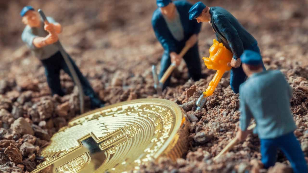 Trùm sản xuất máy đào Bitcoin nhận đơn đặt hàng khủng