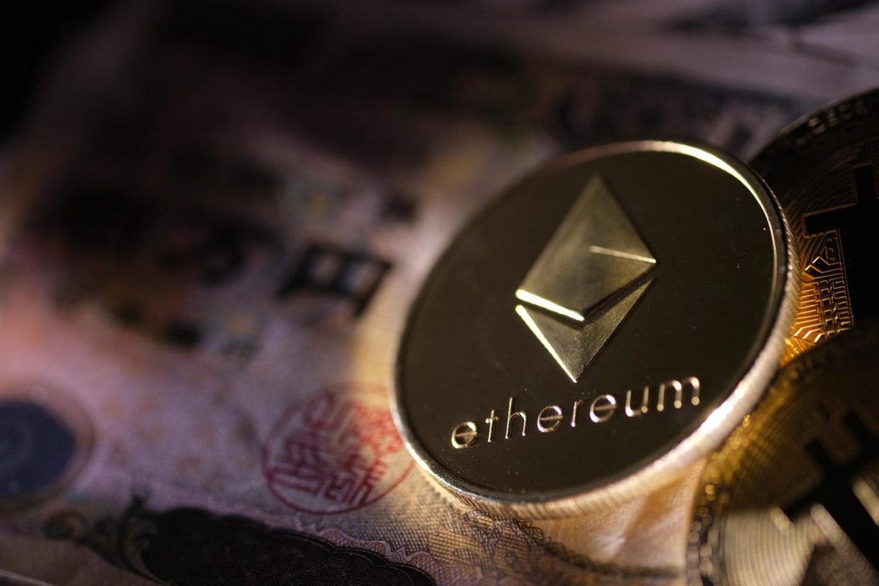 Ethereum mất ngưỡng 1,200 USD khi FTX đổi 5,000 ETH lấy BTC