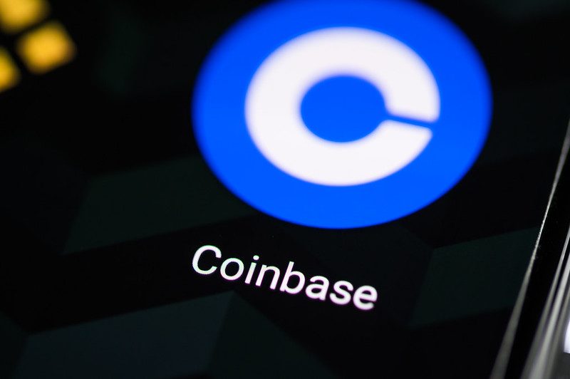 Giữa vụ kiện của SEC, Coinbase bị hạ cấp xếp hạng tín dụng