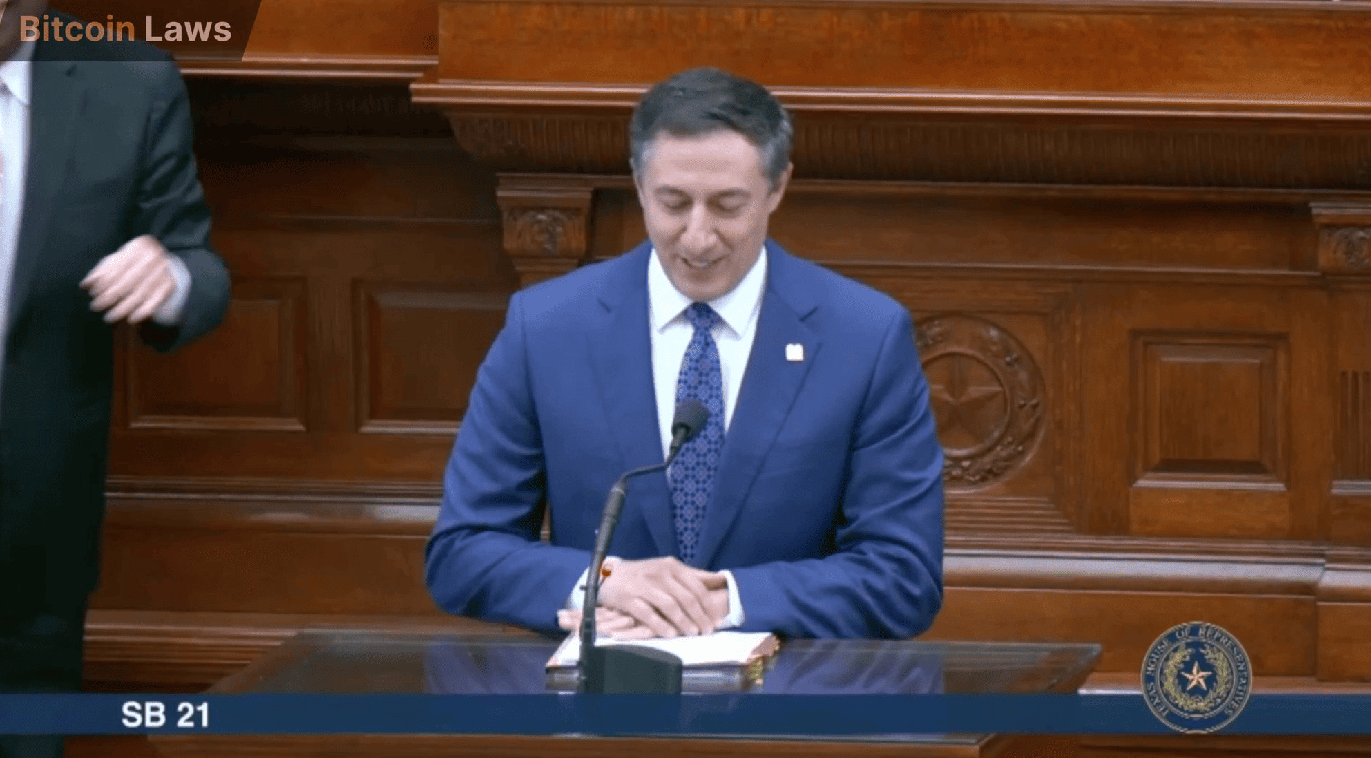 Đại diện Tiểu bang Texas Giovanni Capriglione trình bày SB 21. Nguồn: Bitcoin Laws
